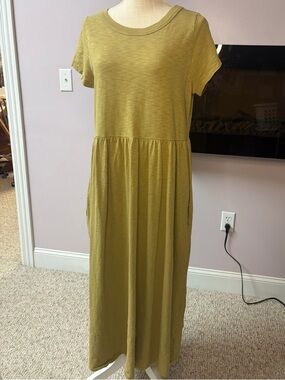 Universal Thread Olive/Mustard color- Short Sleeve Maxi Dress